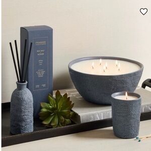 Pottery Barn Frasier Scent Collection - Sea
Salt & Vetiver 77.6 Oz candle